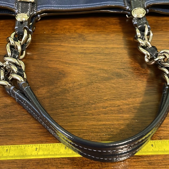 Coach leather shoulder bag. Great condition inside and out. - Picture 8 of 12